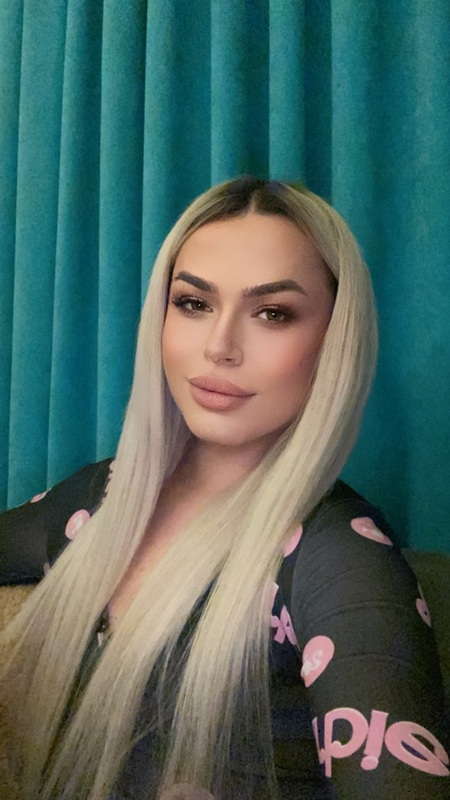 shemale model Mira in Istanbul 