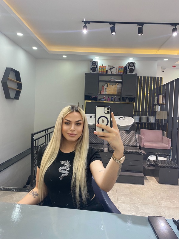 shemale model Mira in Istanbul 