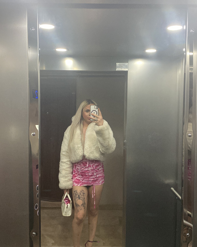 shemale model Mira in Istanbul 