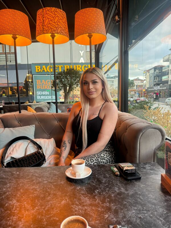 shemale model Mira in Istanbul 