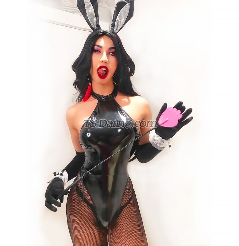 shemale model MISS ANGIE XXL in LONDON
