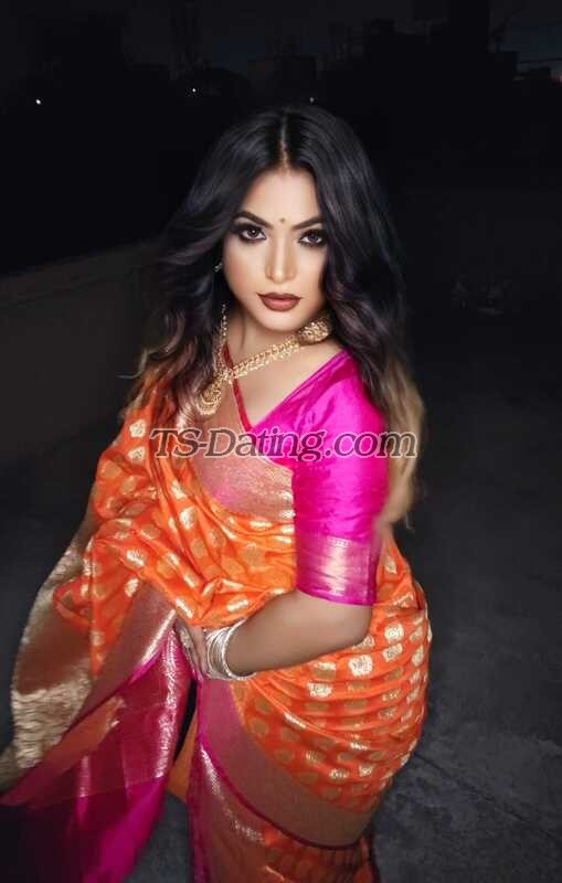 shemale model Aalisharoy in Bangalore