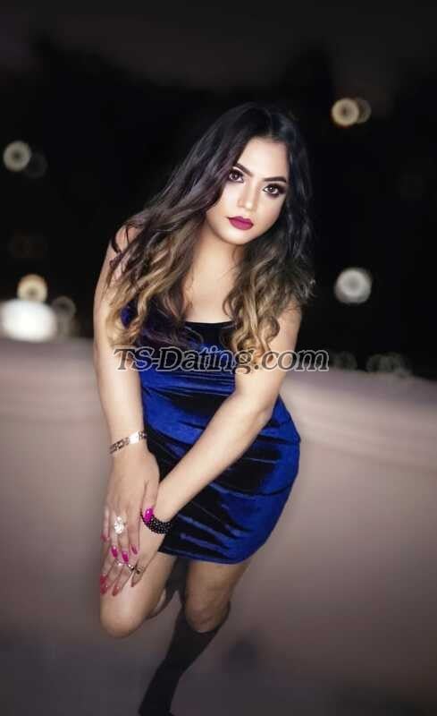 shemale model Aalisharoy in Bangalore