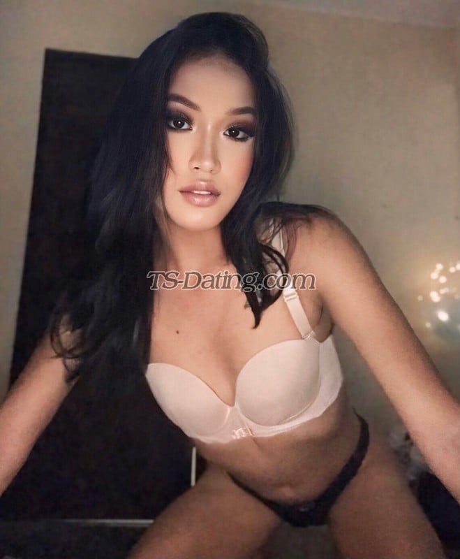 shemale model Seductive aerin in Angeles City