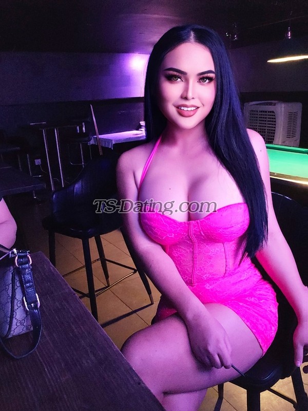 shemale model Alice in Dubai