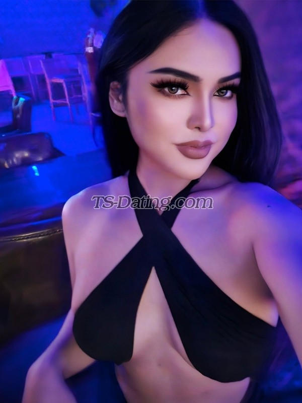 shemale model Alice in Dubai