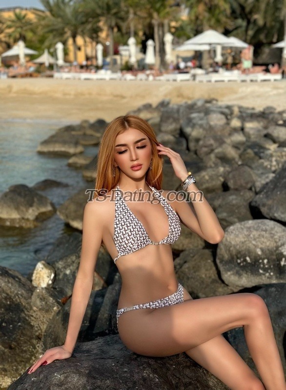 shemale model Alice in Dubai