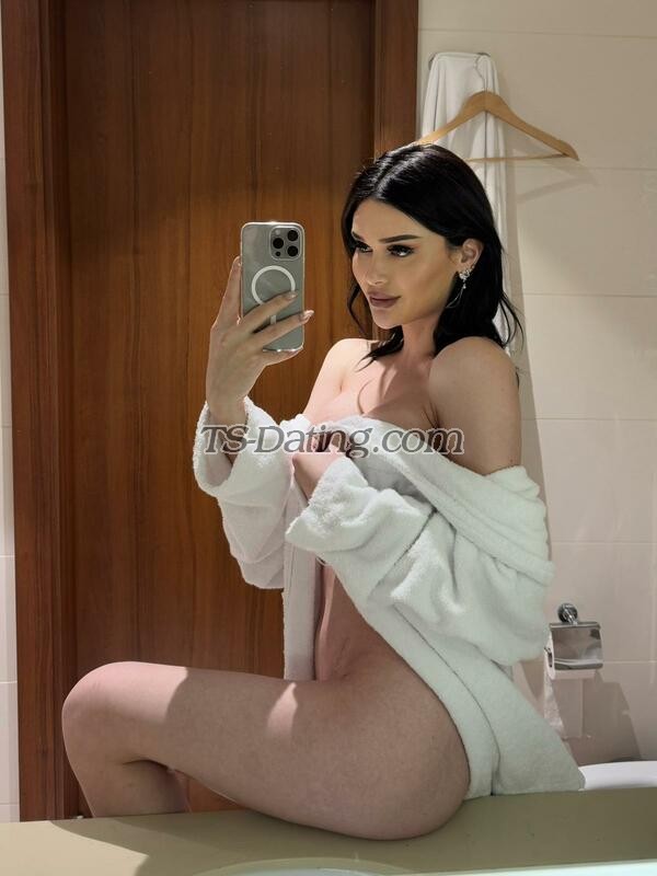 shemale model Alina in Istanbul