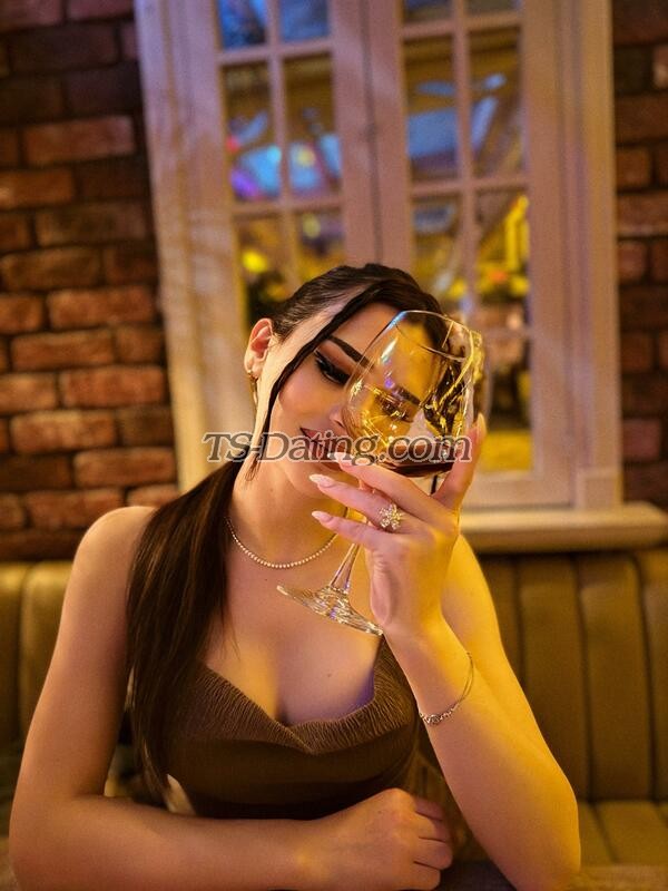shemale model Alina in Istanbul