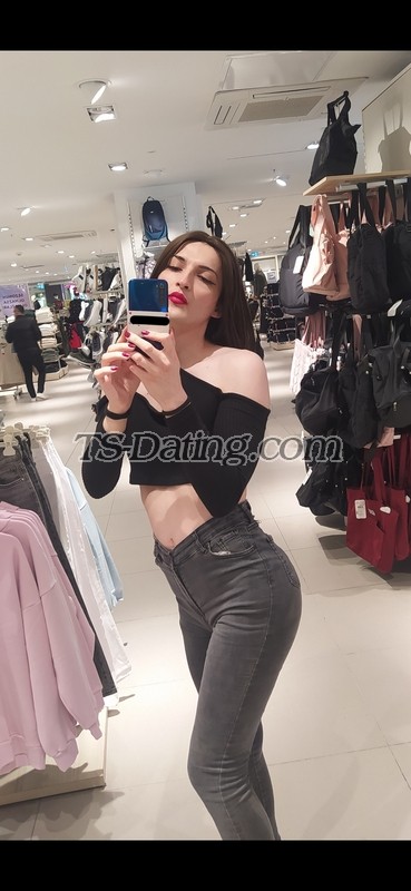 shemale model Alyosha in Istanbul