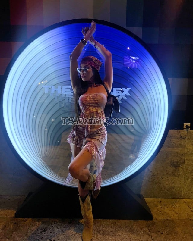 shemale model Thais FERRAZ in Rome