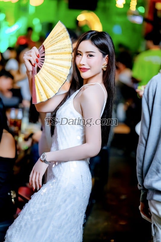shemale model Omi in Tokyo