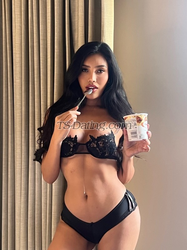 shemale model Ana in Dubai