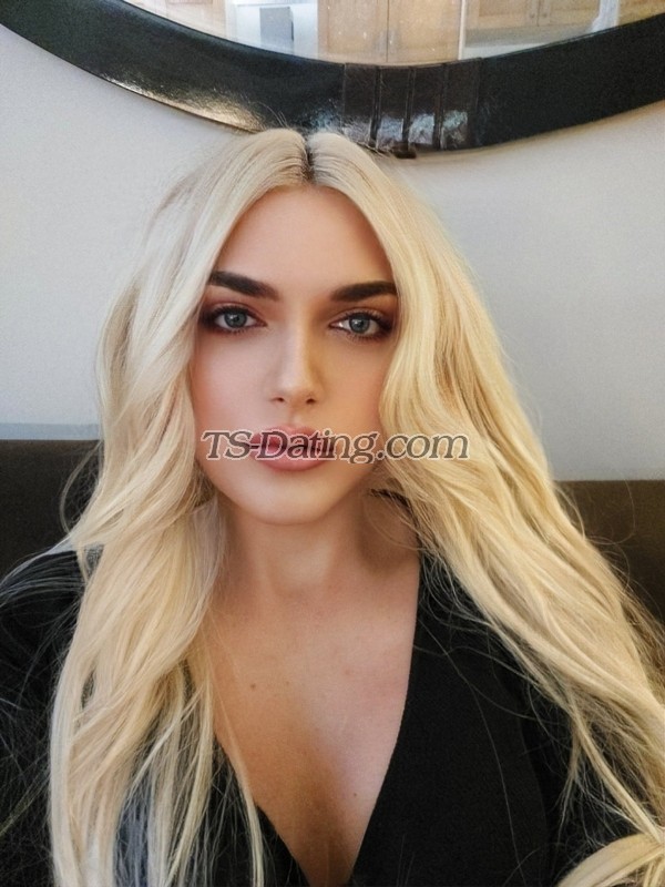 shemale model BERENXL in Istanbul