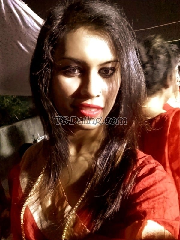 shemale model Puja in Mumbai