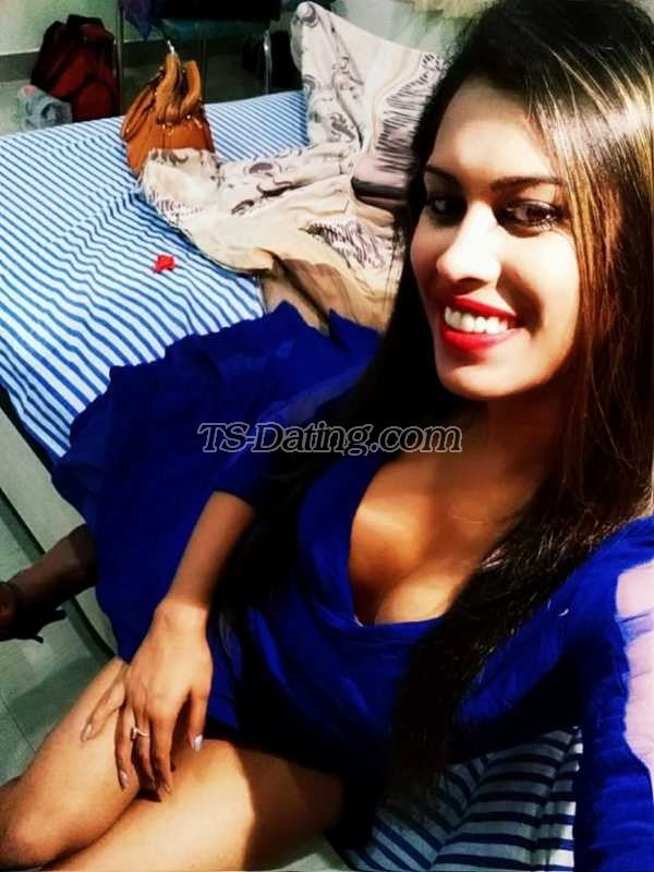 shemale model Puja in Mumbai