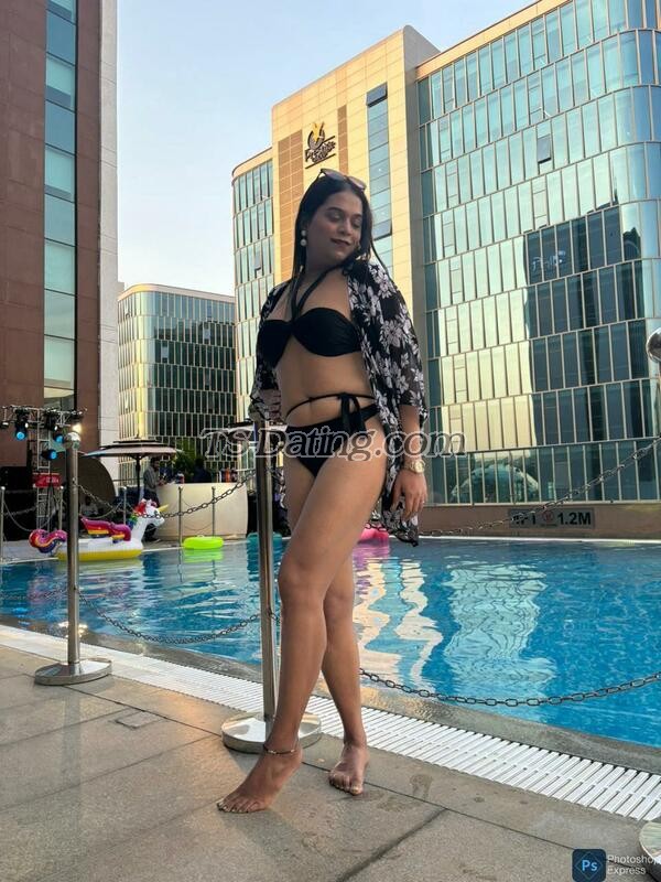 shemale model Bong Girl Rupa in Bangalore