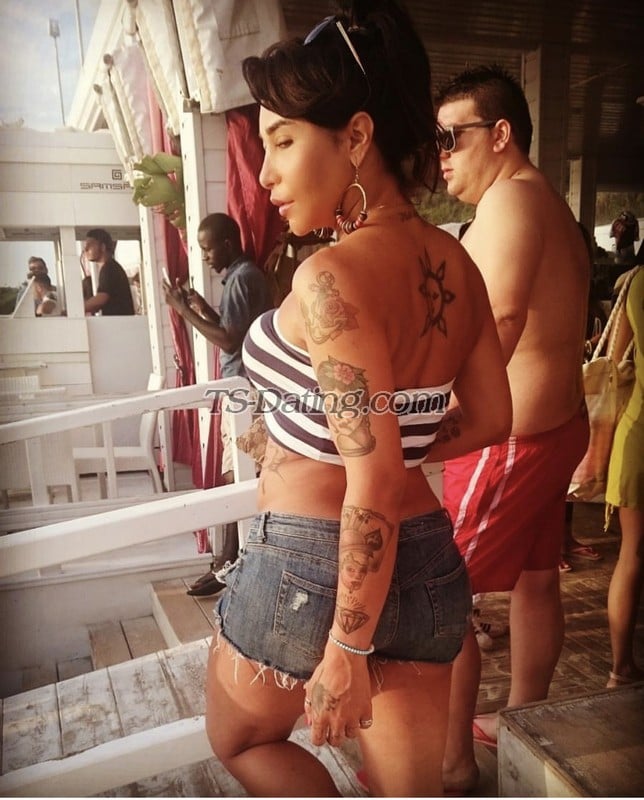 shemale model Carlabellucci in Lyon