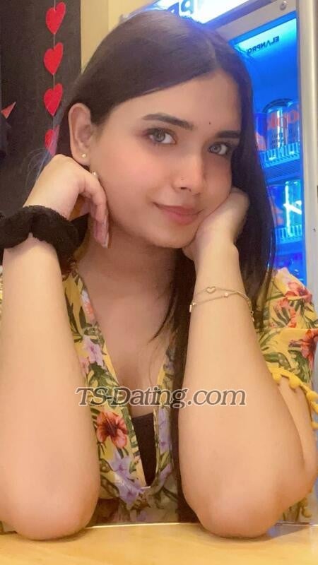 shemale model Daisy in Delhi