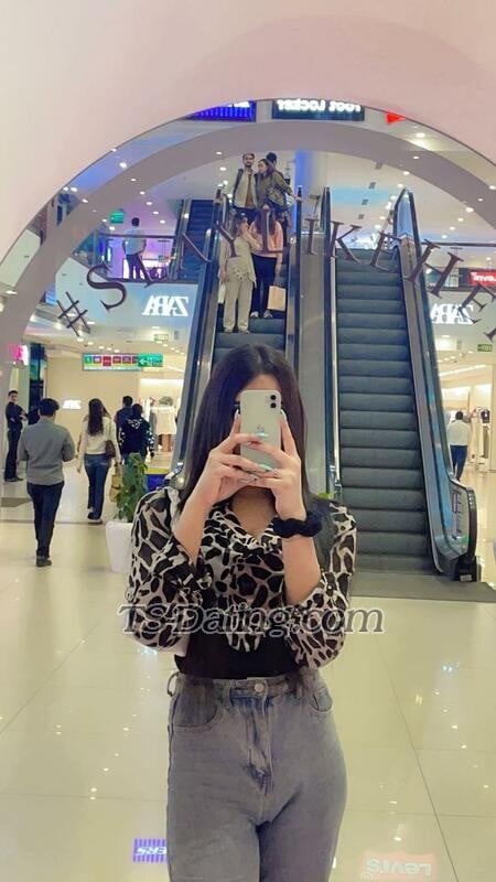 shemale model Daisy in Delhi
