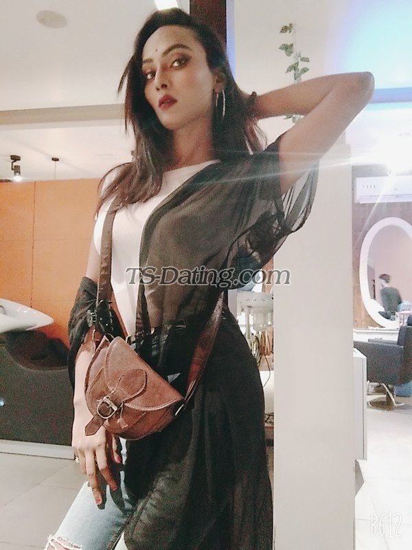 shemale model Bebo in Delhi