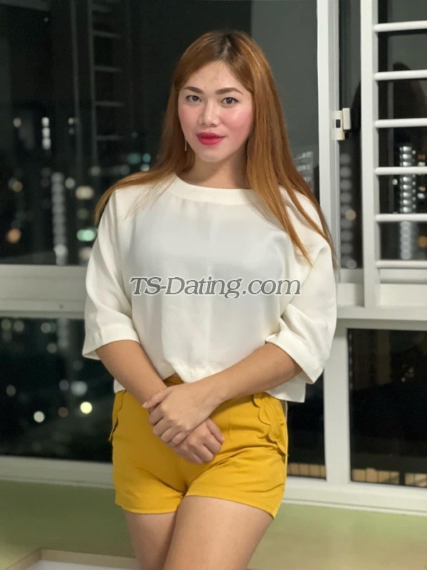 shemale model Elloise in Abu Dhabi