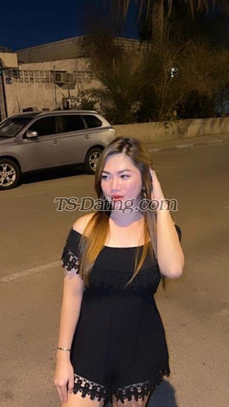 shemale model Elloise in Abu Dhabi