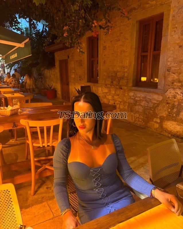 shemale model Helin in Istanbul