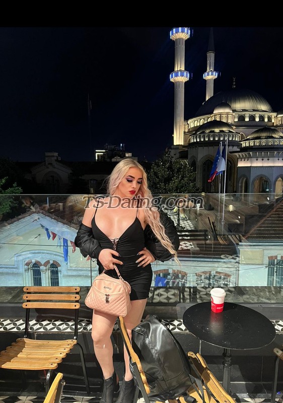 shemale model Heves in Istanbul