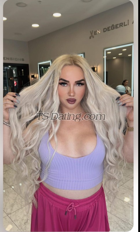 shemale model Heves in Istanbul
