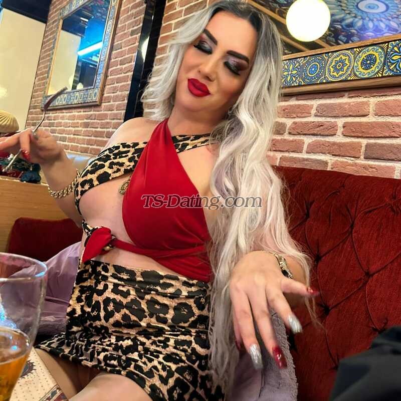 shemale model Heves in Istanbul