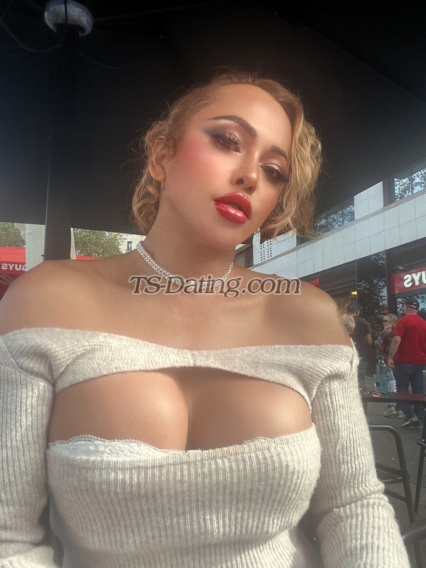 shemale model in Toronto