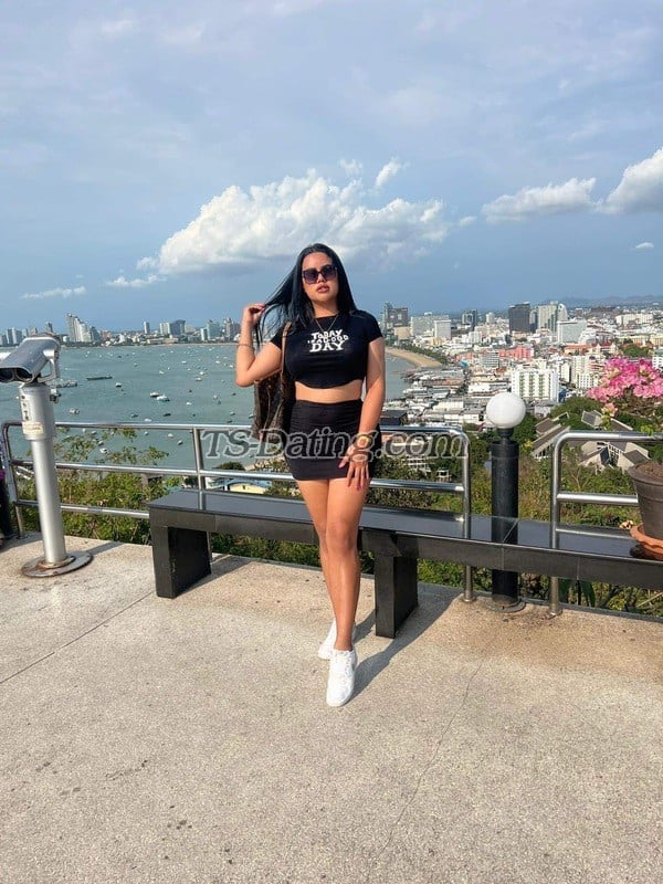 shemale model Jasmine in Dubai