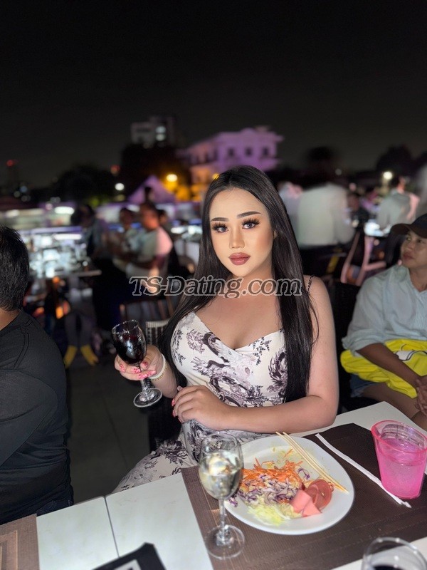 shemale model Jessica in Abu Dhabi