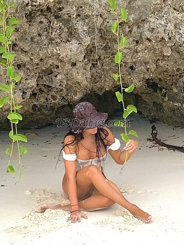 shemale model Kandy in Abu Dhabi