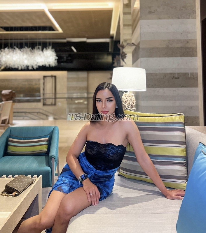 shemale model KCat in Abu Dhabi