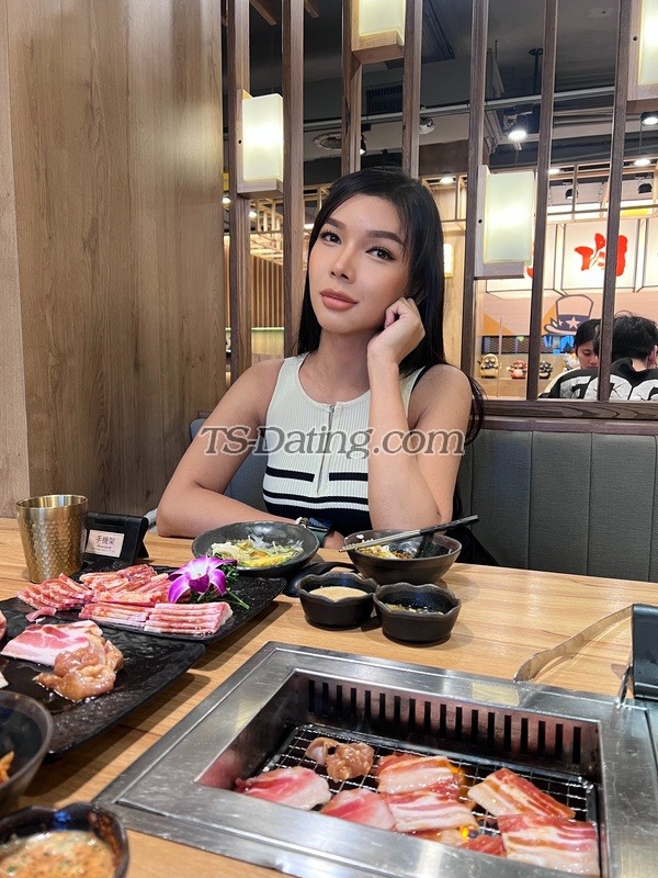 shemale model KCat in Abu Dhabi