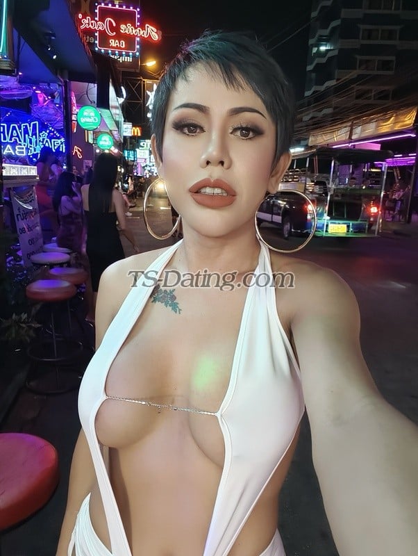 shemale model Lew in Pattaya