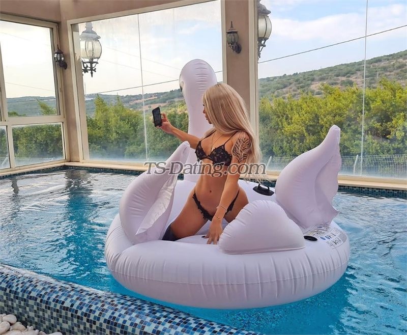 shemale model Lexa Harding in Tel Aviv