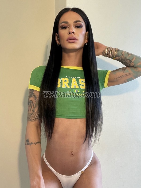 shemale model Maya Mariah in London