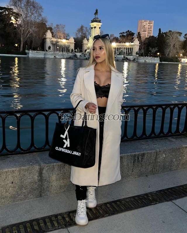 shemale model Mafee in Munich