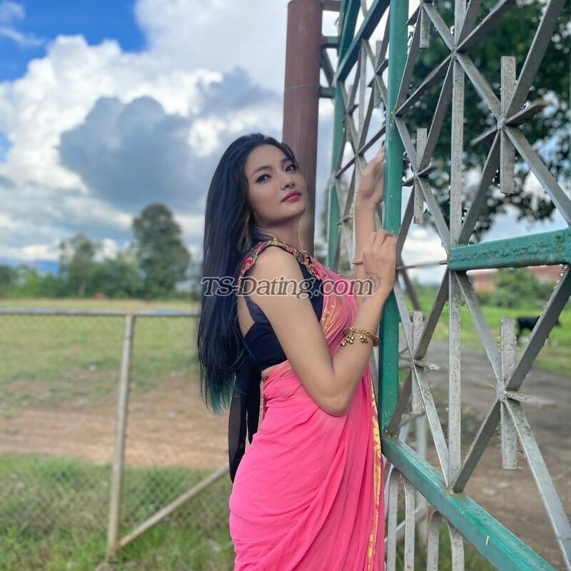 shemale model Maxina moore in Bangalore