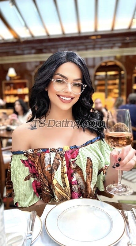 shemale model Mia Brazilian girl in Dubai