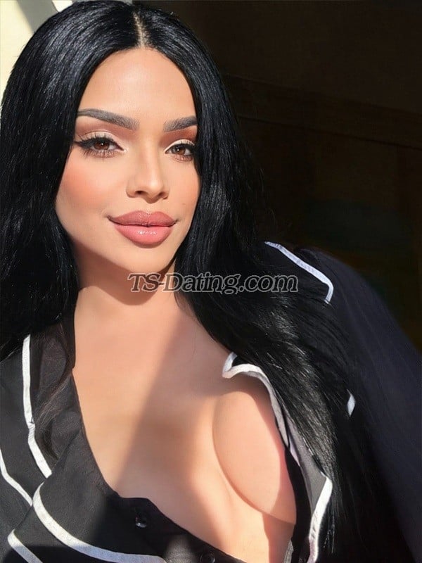 shemale model Mia Brazilian girl in Dubai