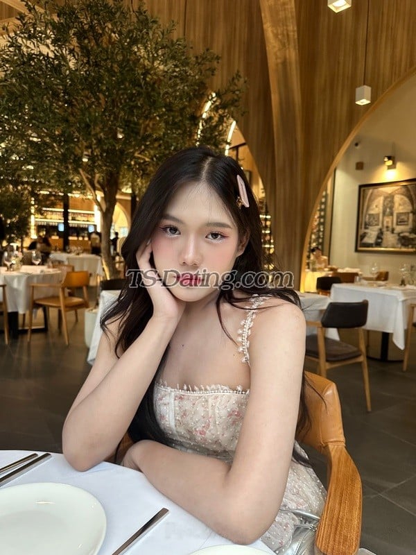 shemale model Khanom in Bangkok