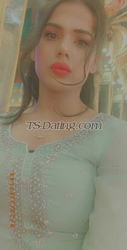 shemale model Naura in Delhi