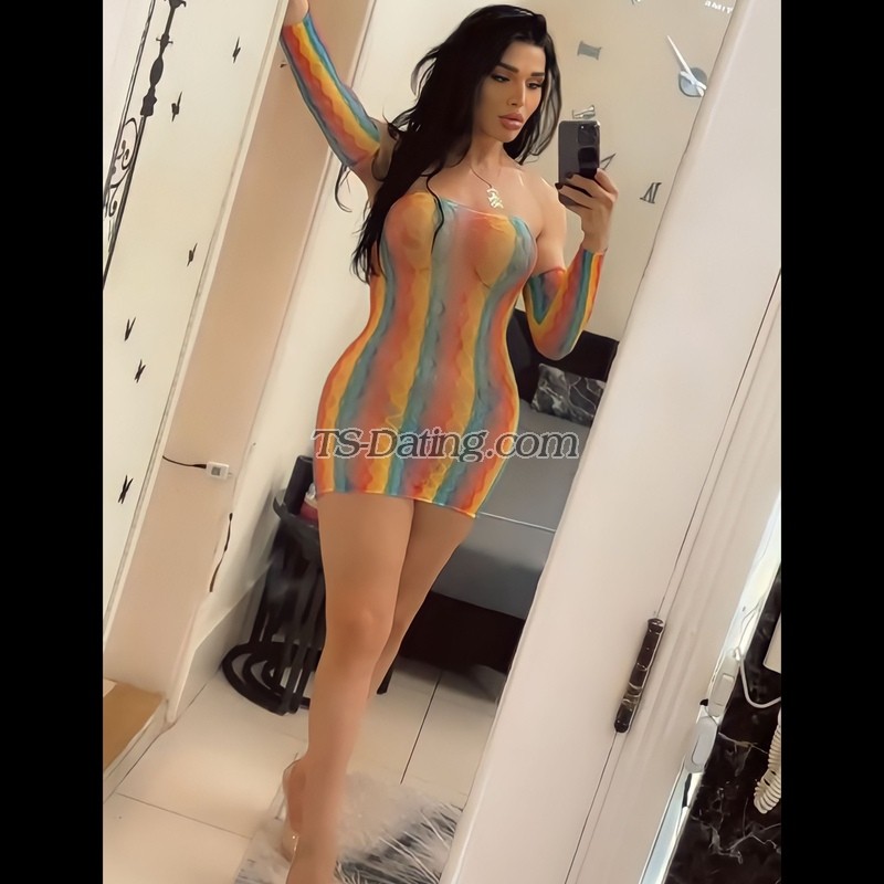 shemale model Nicole in Beirut 