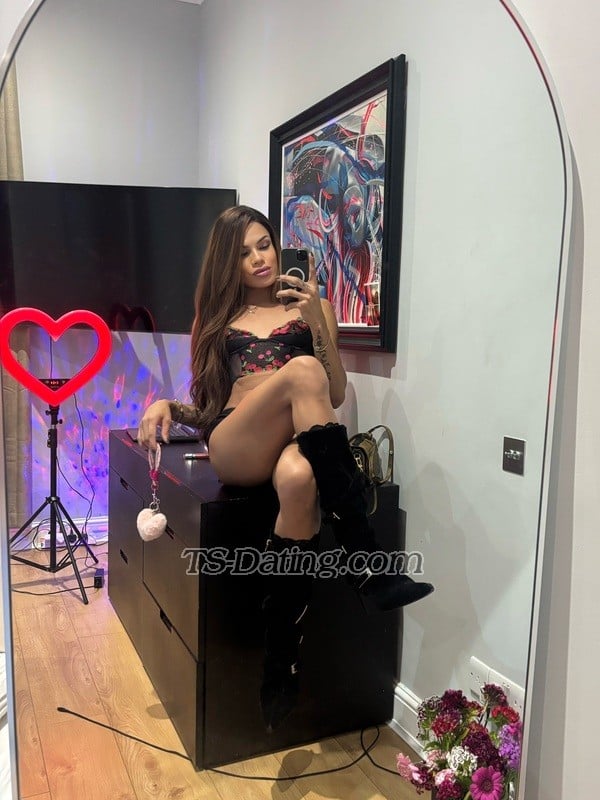 shemale model Zendaya in London