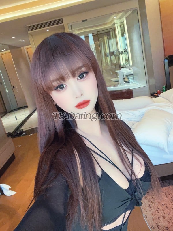 shemale model China Piaozhien in Shenzhen