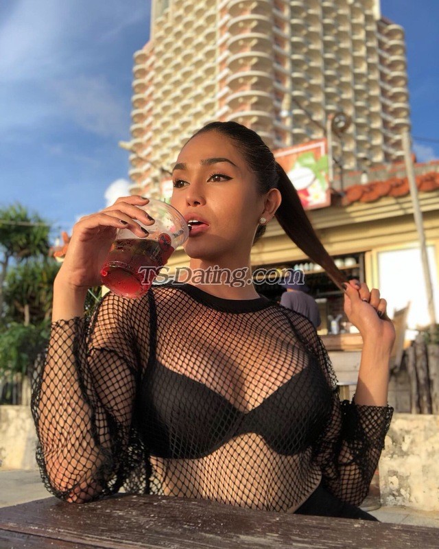 shemale model Pia in Okinawa